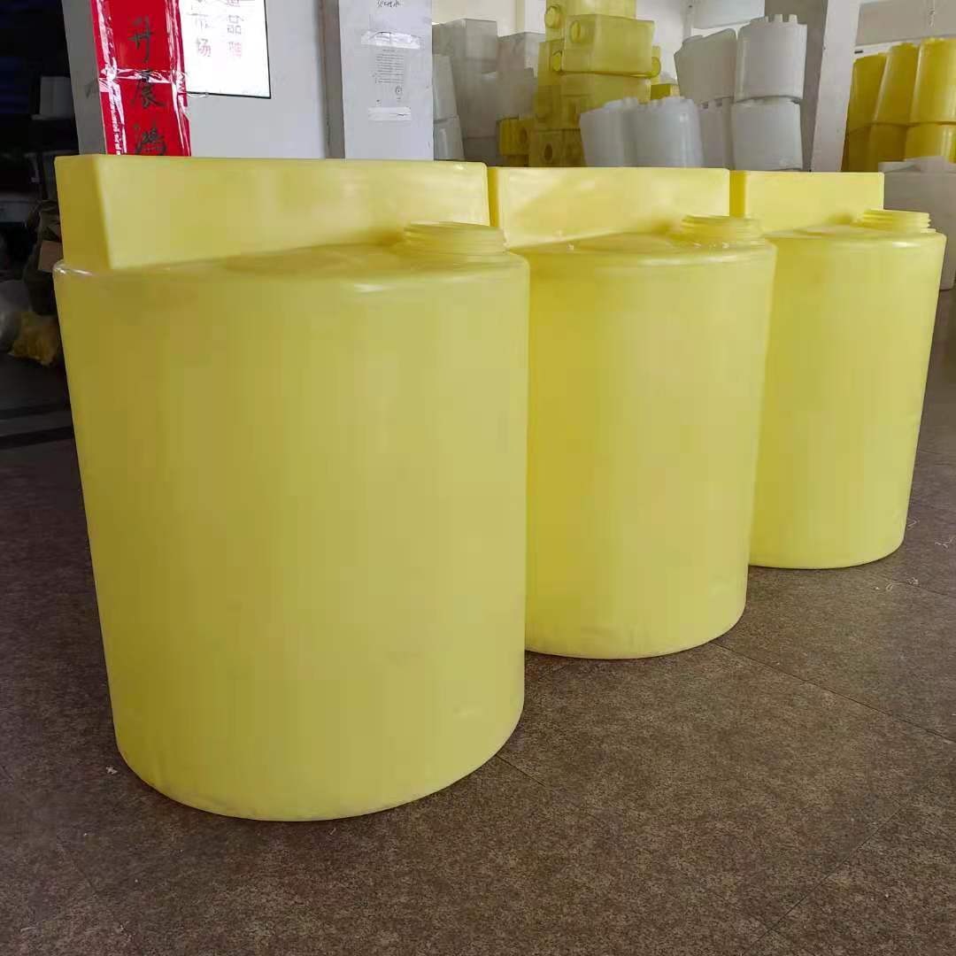 瑞通厂家供应300L碱药装置 搅拌桶  PE300升加药箱  化工桶  颜色 白，蓝，黄，黑  其他颜色可定制价格面议图片