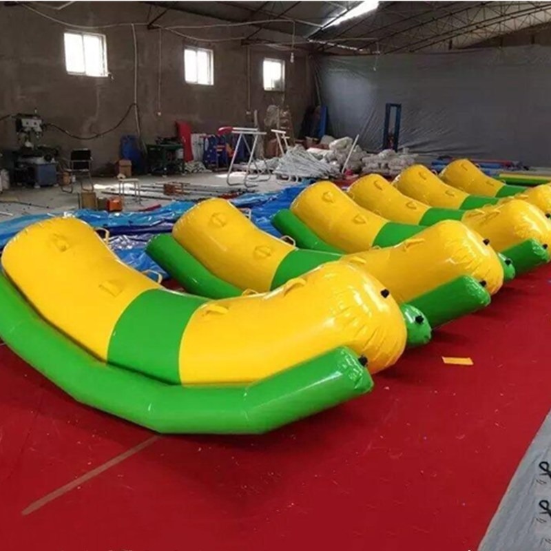 水上漂浮小玩具 充气水狗 水上蹦蹦床 水上跷跷板 夏季火爆游乐设备
