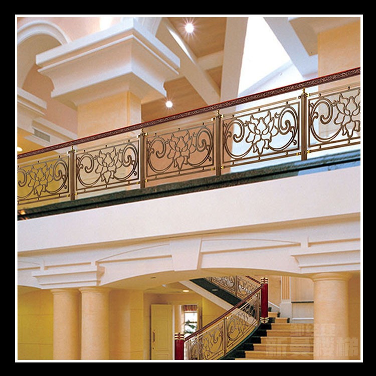 郑州 别墅常用楼梯铜楼梯 艺术雕花镀金色栏杆 新曼