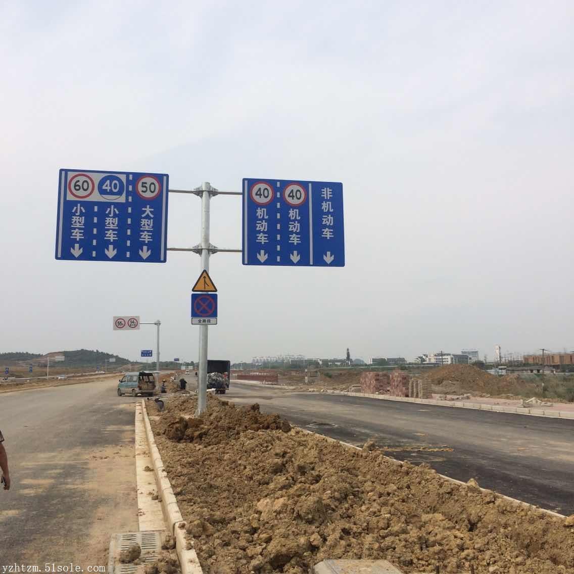 沧州路美标志杆生产厂家 生产制作 衡水高速防护工程 道路限高架 附着式标志杆 多柱式标志杆
