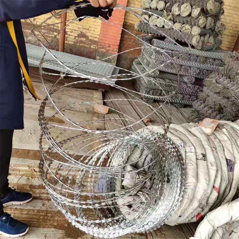 BTO-22热镀锌刀片刺绳 机场监狱护栏网 监狱隔离网墙 不锈钢丝绳峰尚安