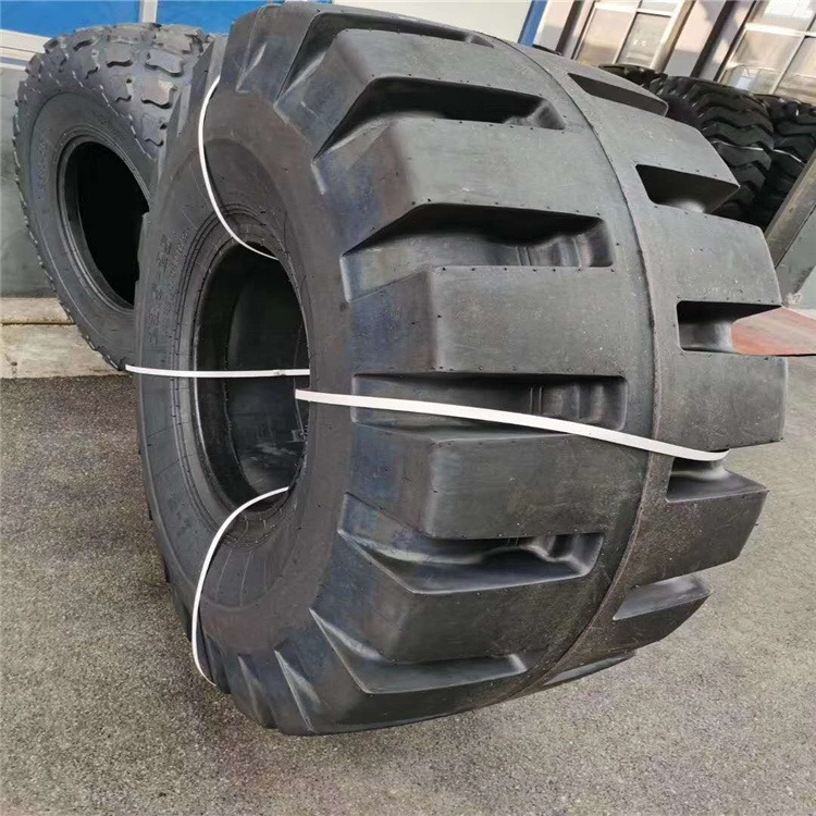 叉石头装载机轮胎  鸿进半实心轮胎  全钢工程车轮胎 60型铲车