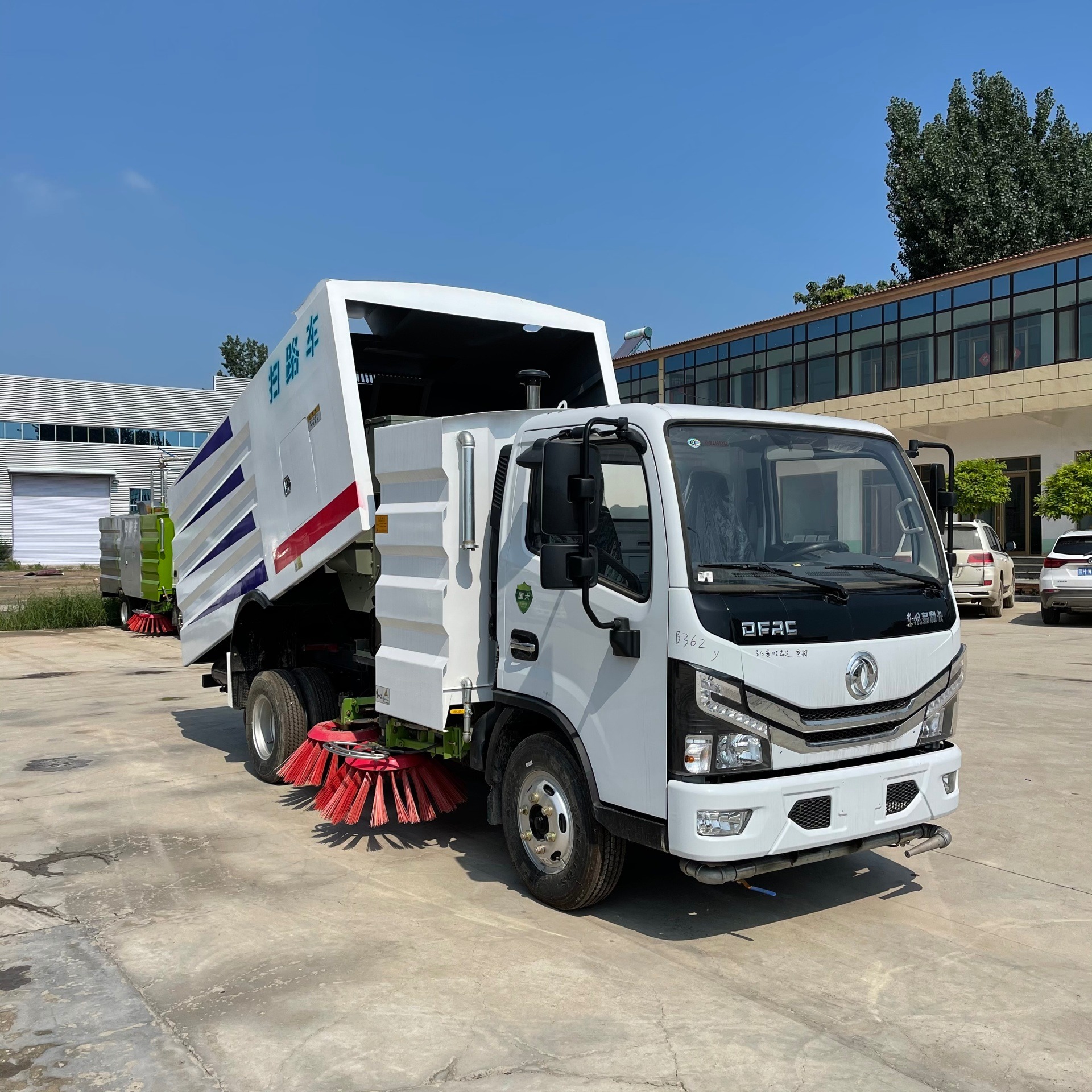 道路清扫车生产厂家 东风多利卡专用车 大型柴油扫路车 中运威
