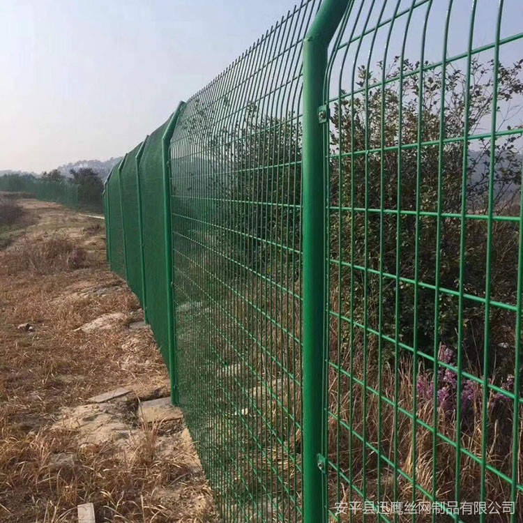 道路临边防护网  园林防护网  山坡河道护栏网  硬塑铁丝护栏网