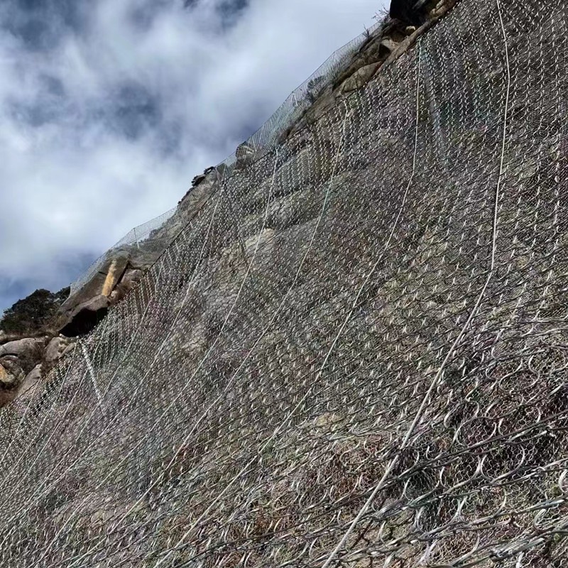 山体滑坡公路危岩落石拦截防护网国标主动边坡防护网