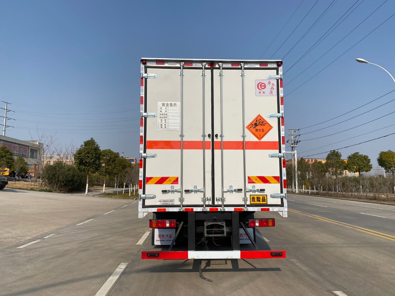 长沙易燃液体厢式运输车6.2米可分期  全国包上户