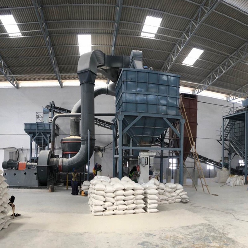 贵州时产12-15吨氢氧化钙磨粉机 400目钙粉细磨线 世邦机器大型磨粉生产线设备图片