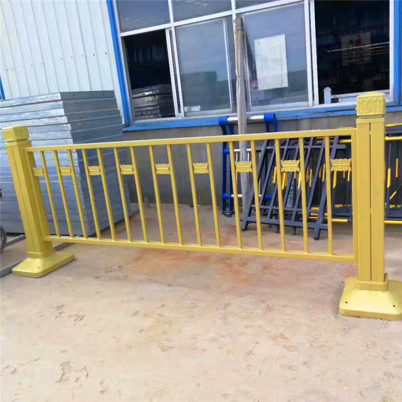 厂家人行道路黄金护栏公路市政护栏马路隔离隔离栏杆道路市政护栏峰尚安
