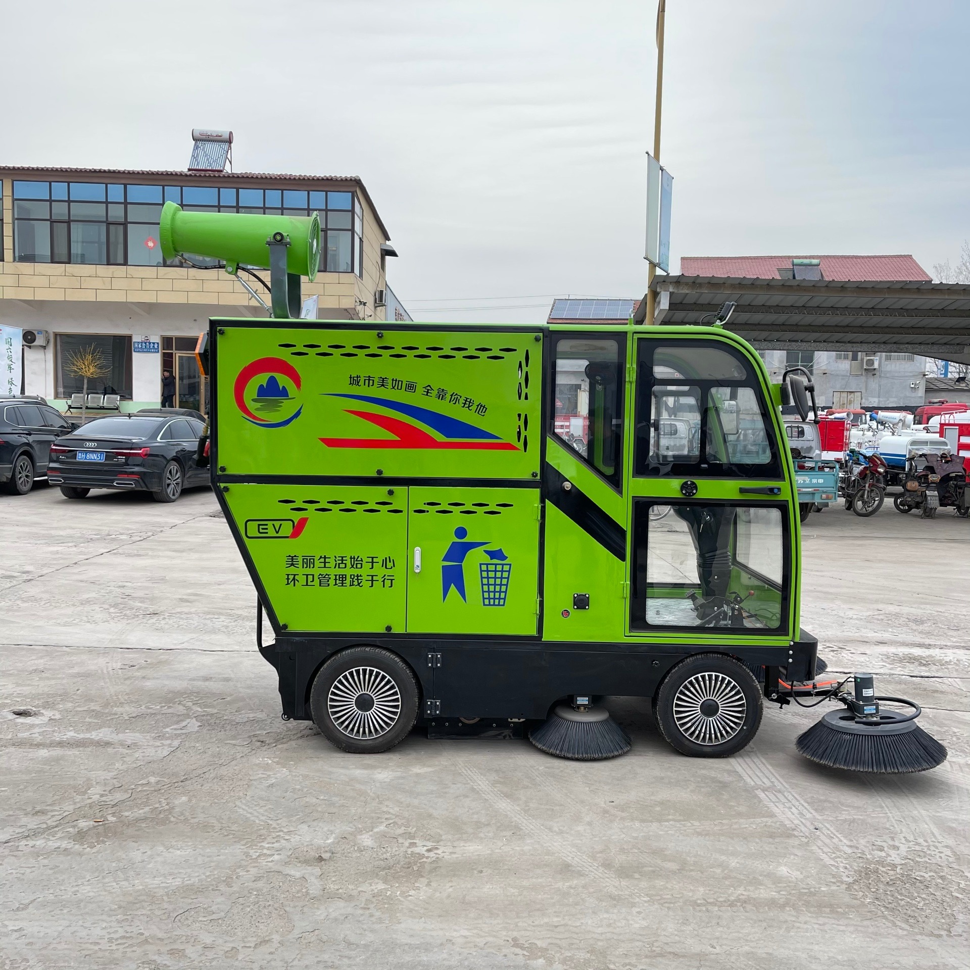 扫地机 小型电动三轮四轮垃圾清扫车 驾驶室道路喷洒水扫地车 中运威